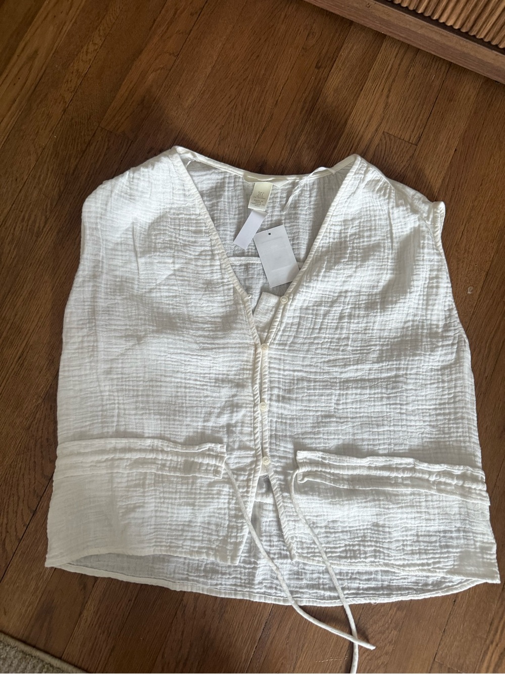 H&M White Textured V-Neck Sleeveless Tie-Waist Camisole